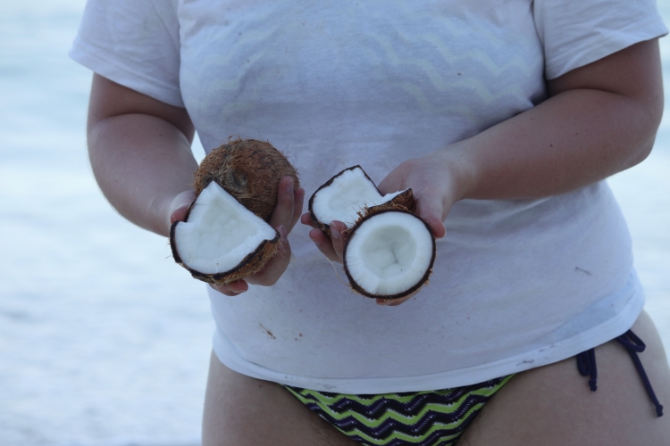 Das Öffnen einer Kokosnuss